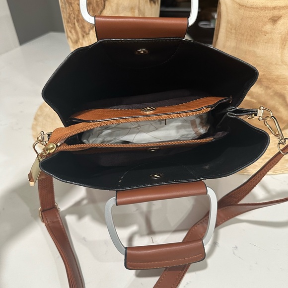 Brown purse - Picture 2 of 4